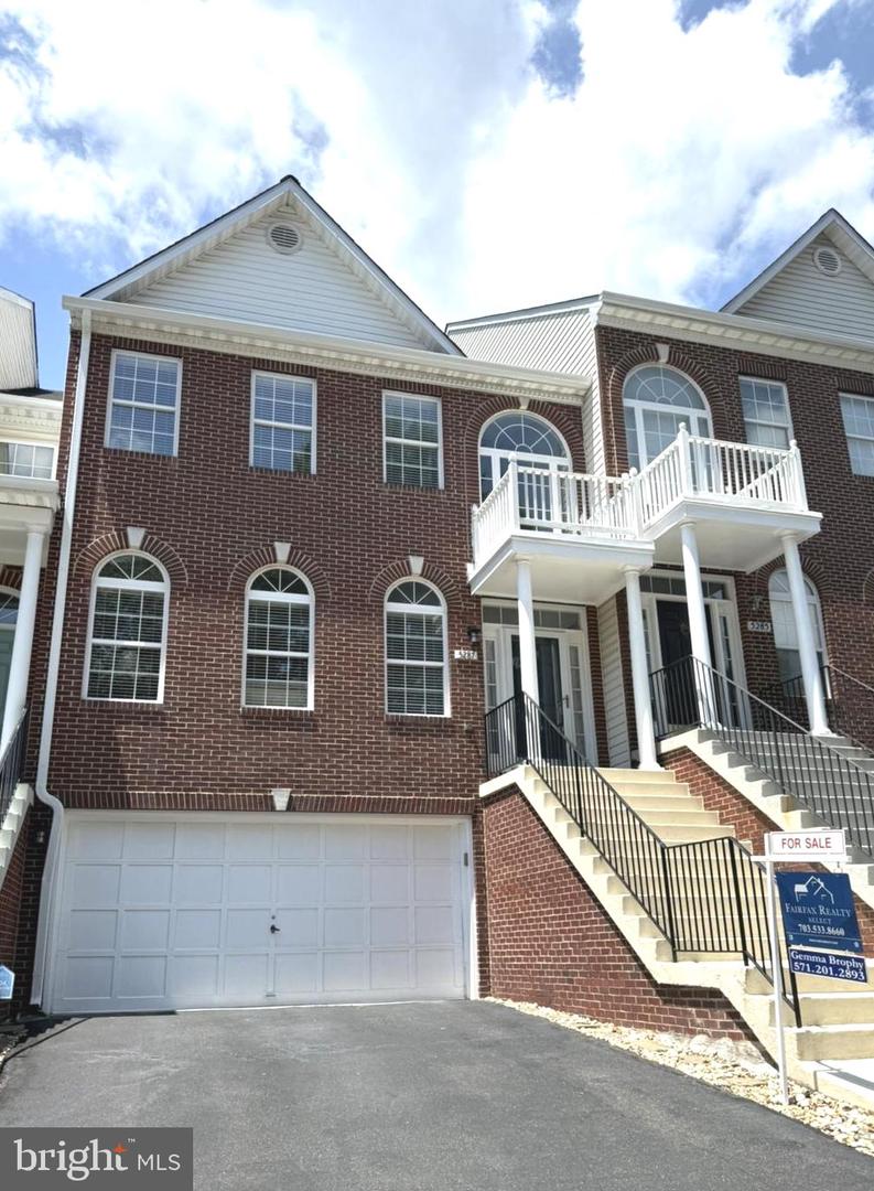 5287 BALLYCASTLE CIR, ALEXANDRIA, Virginia 22315, 3 Bedrooms Bedrooms, ,2 BathroomsBathrooms,Residential,For sale,5287 BALLYCASTLE CIR,VAFX2250586 MLS # VAFX2250586