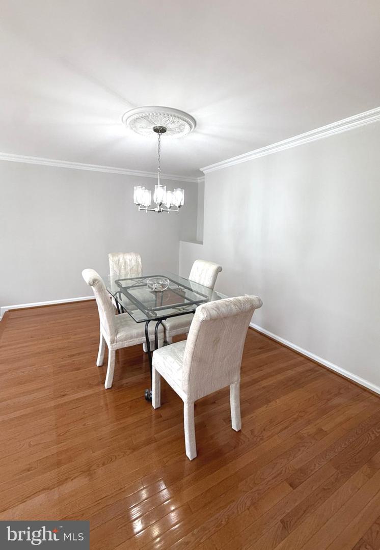 5287 BALLYCASTLE CIR, ALEXANDRIA, Virginia 22315, 3 Bedrooms Bedrooms, ,2 BathroomsBathrooms,Residential,For sale,5287 BALLYCASTLE CIR,VAFX2250586 MLS # VAFX2250586