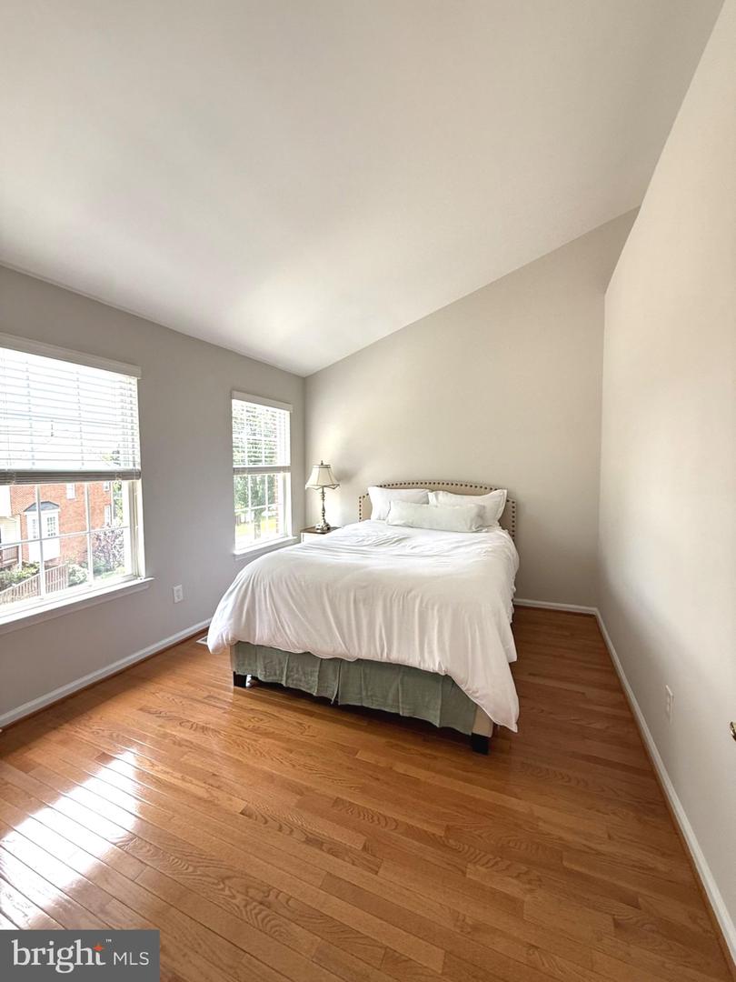 5287 BALLYCASTLE CIR, ALEXANDRIA, Virginia 22315, 3 Bedrooms Bedrooms, ,2 BathroomsBathrooms,Residential,For sale,5287 BALLYCASTLE CIR,VAFX2250586 MLS # VAFX2250586