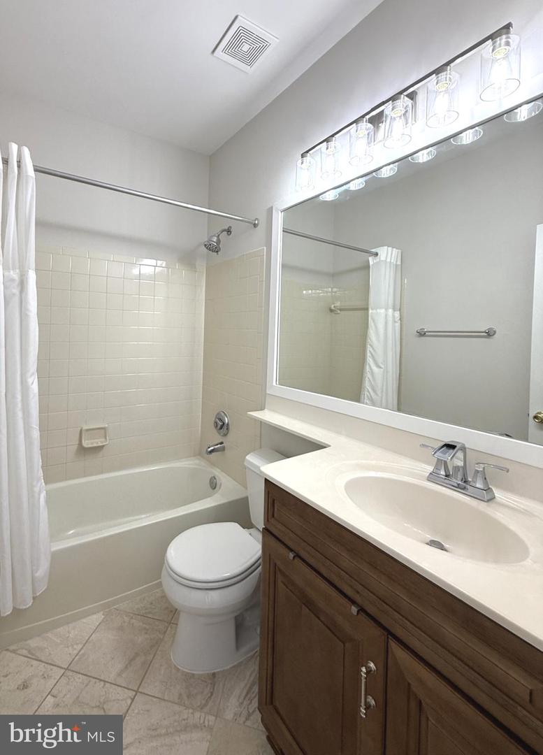 5287 BALLYCASTLE CIR, ALEXANDRIA, Virginia 22315, 3 Bedrooms Bedrooms, ,2 BathroomsBathrooms,Residential,For sale,5287 BALLYCASTLE CIR,VAFX2250586 MLS # VAFX2250586