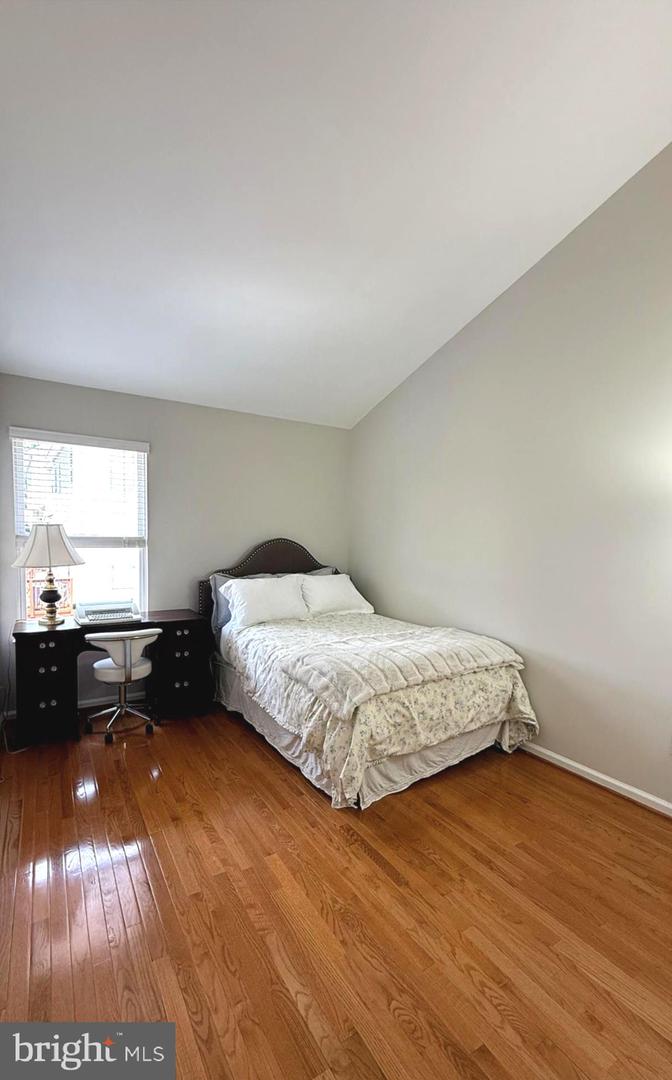5287 BALLYCASTLE CIR, ALEXANDRIA, Virginia 22315, 3 Bedrooms Bedrooms, ,2 BathroomsBathrooms,Residential,For sale,5287 BALLYCASTLE CIR,VAFX2250586 MLS # VAFX2250586