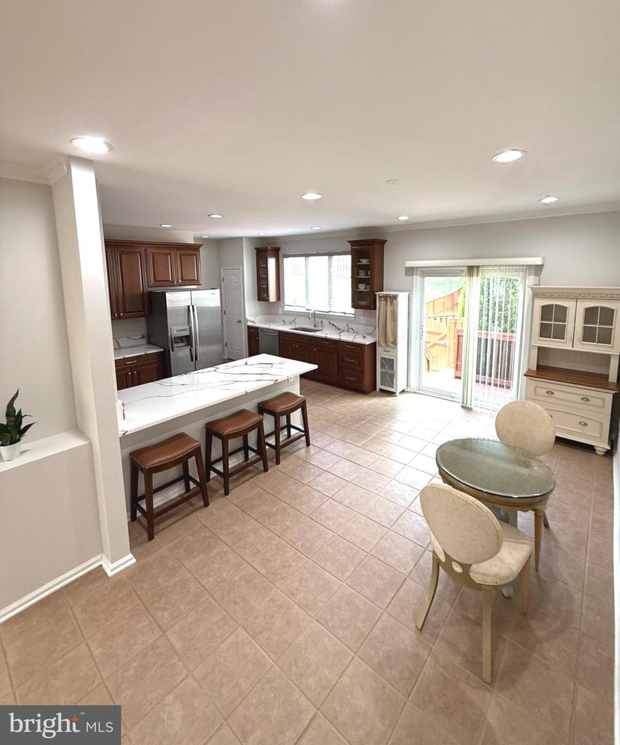 5287 BALLYCASTLE CIR, ALEXANDRIA, Virginia 22315, 3 Bedrooms Bedrooms, ,2 BathroomsBathrooms,Residential,For sale,5287 BALLYCASTLE CIR,VAFX2250586 MLS # VAFX2250586