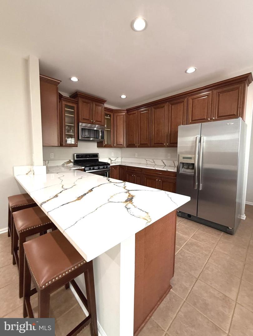 5287 BALLYCASTLE CIR, ALEXANDRIA, Virginia 22315, 3 Bedrooms Bedrooms, ,2 BathroomsBathrooms,Residential,For sale,5287 BALLYCASTLE CIR,VAFX2250586 MLS # VAFX2250586