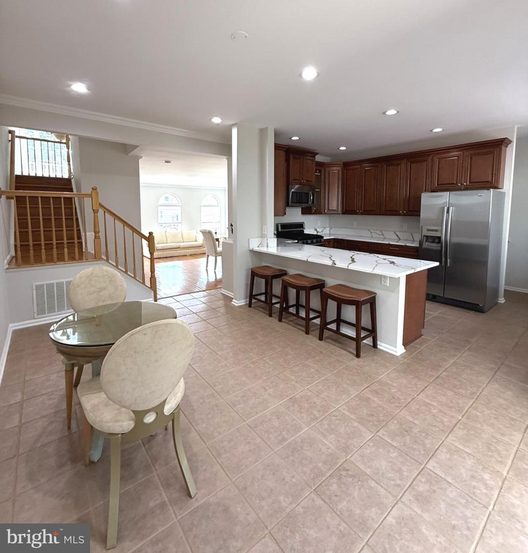 5287 BALLYCASTLE CIR, ALEXANDRIA, Virginia 22315, 3 Bedrooms Bedrooms, ,2 BathroomsBathrooms,Residential,For sale,5287 BALLYCASTLE CIR,VAFX2250586 MLS # VAFX2250586