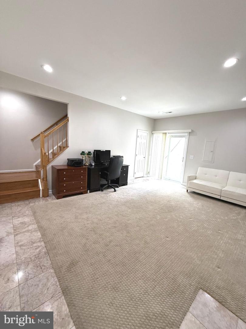 5287 BALLYCASTLE CIR, ALEXANDRIA, Virginia 22315, 3 Bedrooms Bedrooms, ,2 BathroomsBathrooms,Residential,For sale,5287 BALLYCASTLE CIR,VAFX2250586 MLS # VAFX2250586