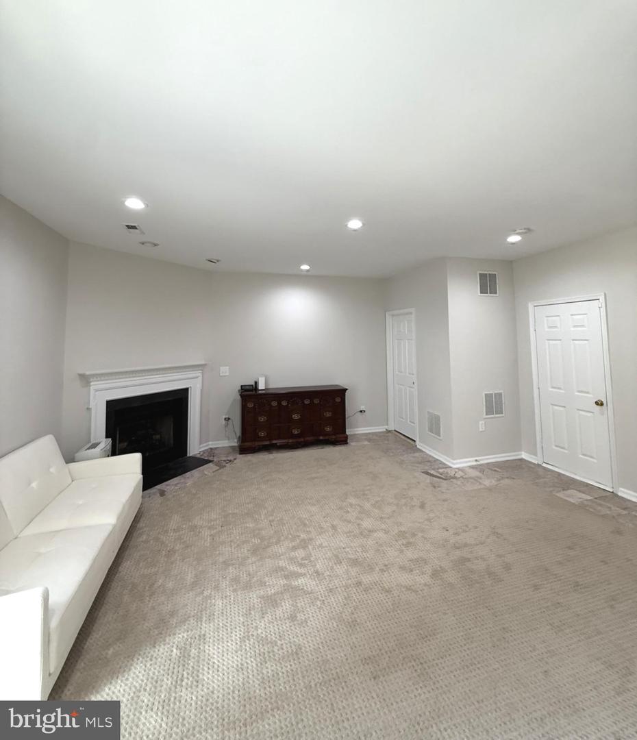 5287 BALLYCASTLE CIR, ALEXANDRIA, Virginia 22315, 3 Bedrooms Bedrooms, ,2 BathroomsBathrooms,Residential,For sale,5287 BALLYCASTLE CIR,VAFX2250586 MLS # VAFX2250586