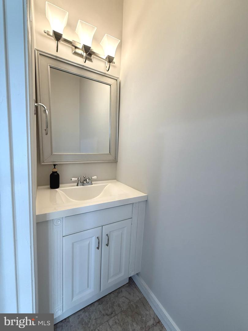 5287 BALLYCASTLE CIR, ALEXANDRIA, Virginia 22315, 3 Bedrooms Bedrooms, ,2 BathroomsBathrooms,Residential,For sale,5287 BALLYCASTLE CIR,VAFX2250586 MLS # VAFX2250586