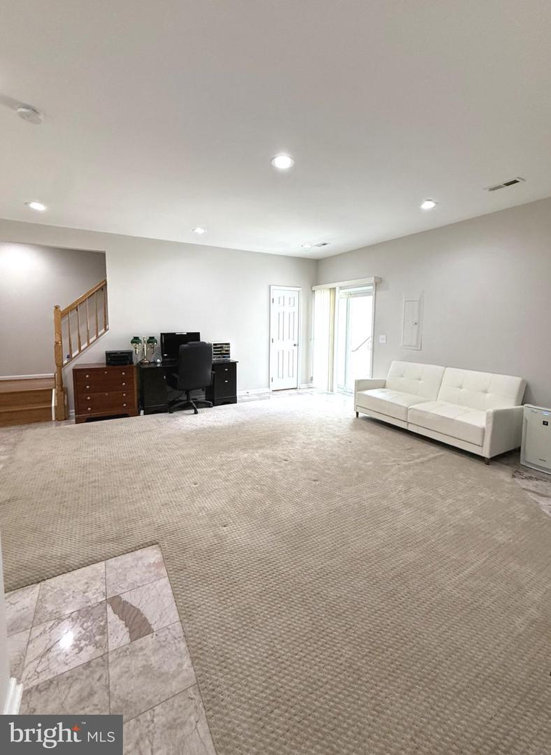 5287 BALLYCASTLE CIR, ALEXANDRIA, Virginia 22315, 3 Bedrooms Bedrooms, ,2 BathroomsBathrooms,Residential,For sale,5287 BALLYCASTLE CIR,VAFX2250586 MLS # VAFX2250586