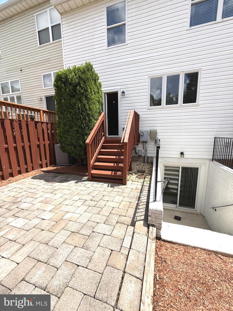 5287 BALLYCASTLE CIR, ALEXANDRIA, Virginia 22315, 3 Bedrooms Bedrooms, ,2 BathroomsBathrooms,Residential,For sale,5287 BALLYCASTLE CIR,VAFX2250586 MLS # VAFX2250586
