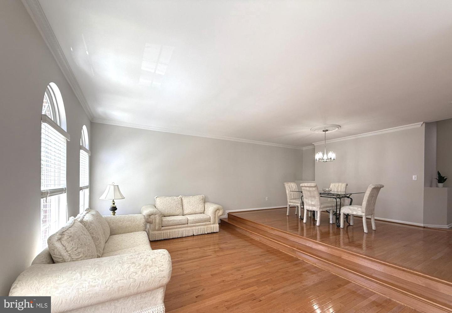 5287 BALLYCASTLE CIR, ALEXANDRIA, Virginia 22315, 3 Bedrooms Bedrooms, ,2 BathroomsBathrooms,Residential,For sale,5287 BALLYCASTLE CIR,VAFX2250586 MLS # VAFX2250586