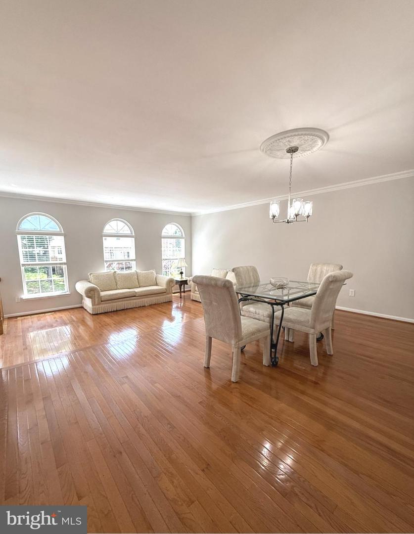5287 BALLYCASTLE CIR, ALEXANDRIA, Virginia 22315, 3 Bedrooms Bedrooms, ,2 BathroomsBathrooms,Residential,For sale,5287 BALLYCASTLE CIR,VAFX2250586 MLS # VAFX2250586