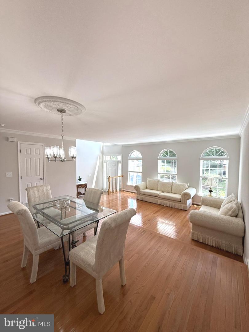 5287 BALLYCASTLE CIR, ALEXANDRIA, Virginia 22315, 3 Bedrooms Bedrooms, ,2 BathroomsBathrooms,Residential,For sale,5287 BALLYCASTLE CIR,VAFX2250586 MLS # VAFX2250586