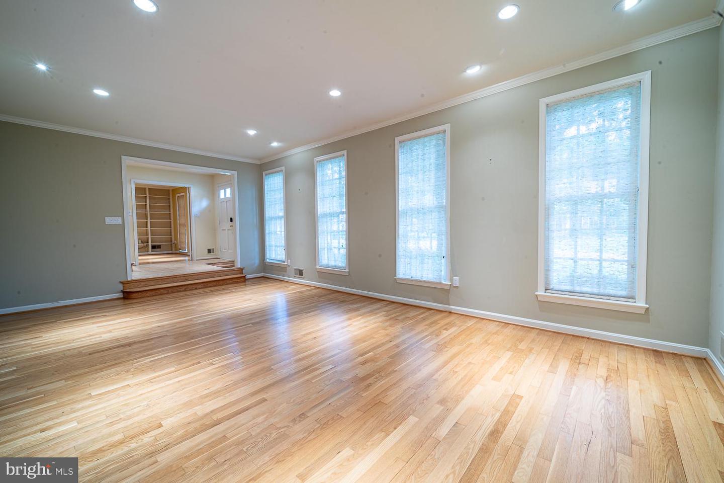 1197 WINTER HUNT RD, MCLEAN, Virginia 22102, 5 Bedrooms Bedrooms, ,4 BathroomsBathrooms,Residential,For sale,1197 WINTER HUNT RD,VAFX2250678 MLS # VAFX2250678