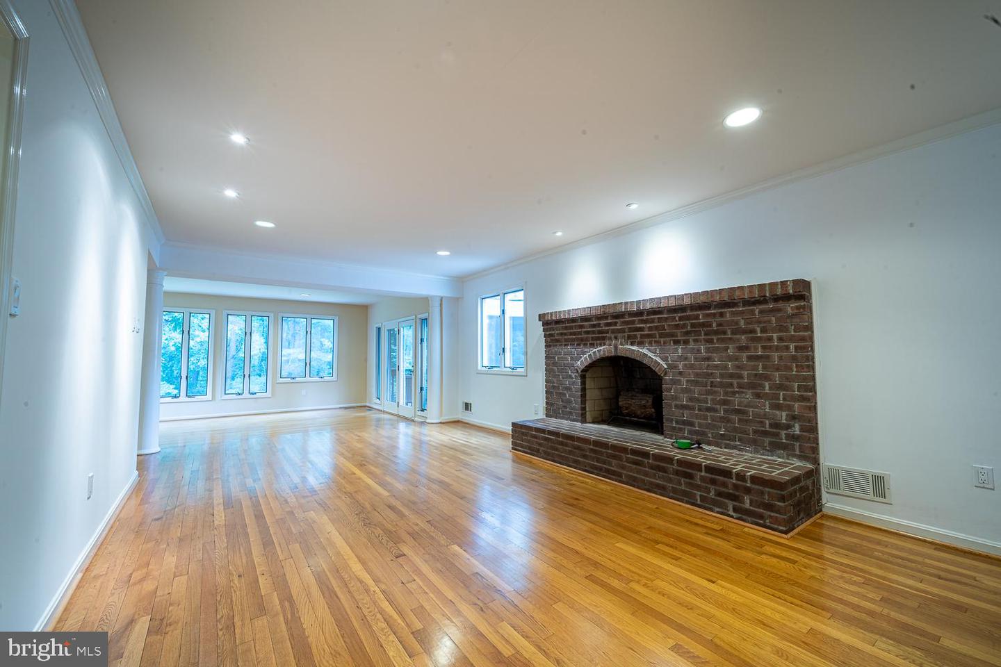 1197 WINTER HUNT RD, MCLEAN, Virginia 22102, 5 Bedrooms Bedrooms, ,4 BathroomsBathrooms,Residential,For sale,1197 WINTER HUNT RD,VAFX2250678 MLS # VAFX2250678