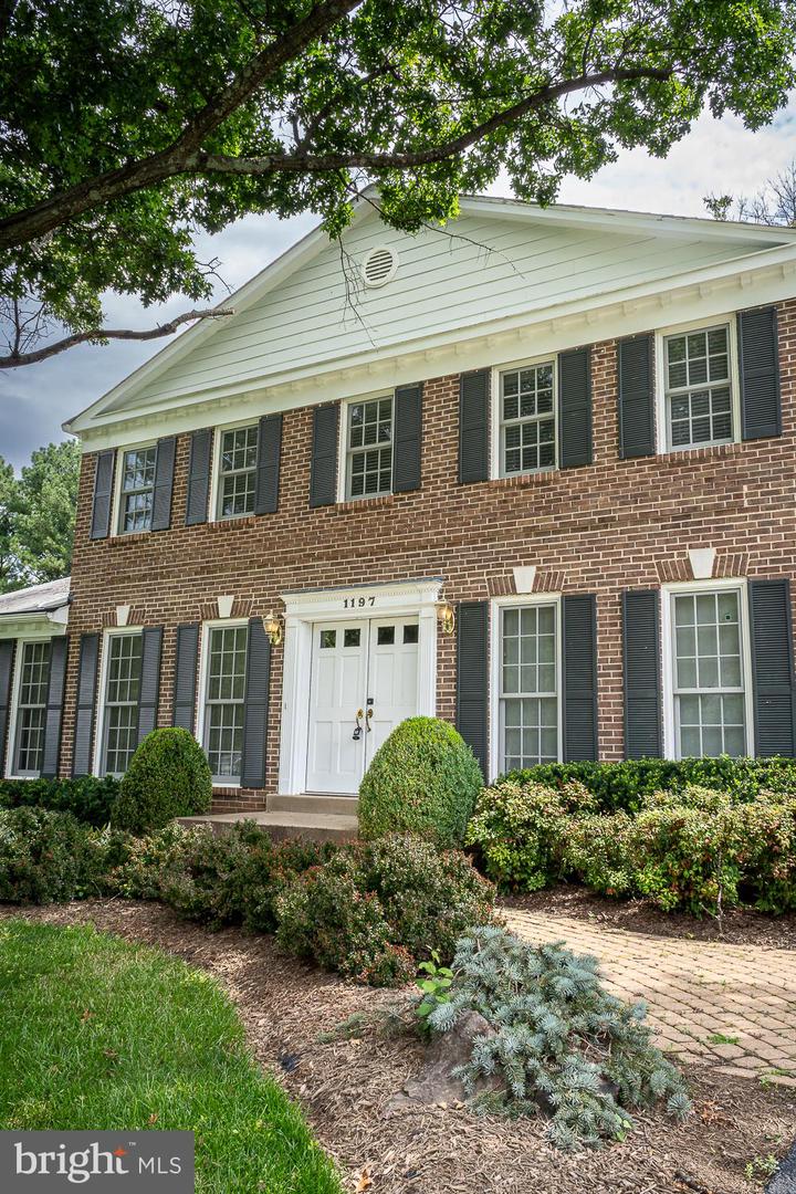 1197 WINTER HUNT RD, MCLEAN, Virginia 22102, 5 Bedrooms Bedrooms, ,4 BathroomsBathrooms,Residential,For sale,1197 WINTER HUNT RD,VAFX2250678 MLS # VAFX2250678