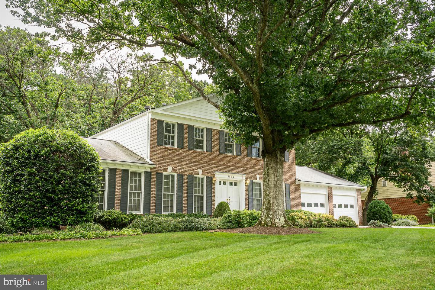 1197 WINTER HUNT RD, MCLEAN, Virginia 22102, 5 Bedrooms Bedrooms, ,4 BathroomsBathrooms,Residential,For sale,1197 WINTER HUNT RD,VAFX2250678 MLS # VAFX2250678