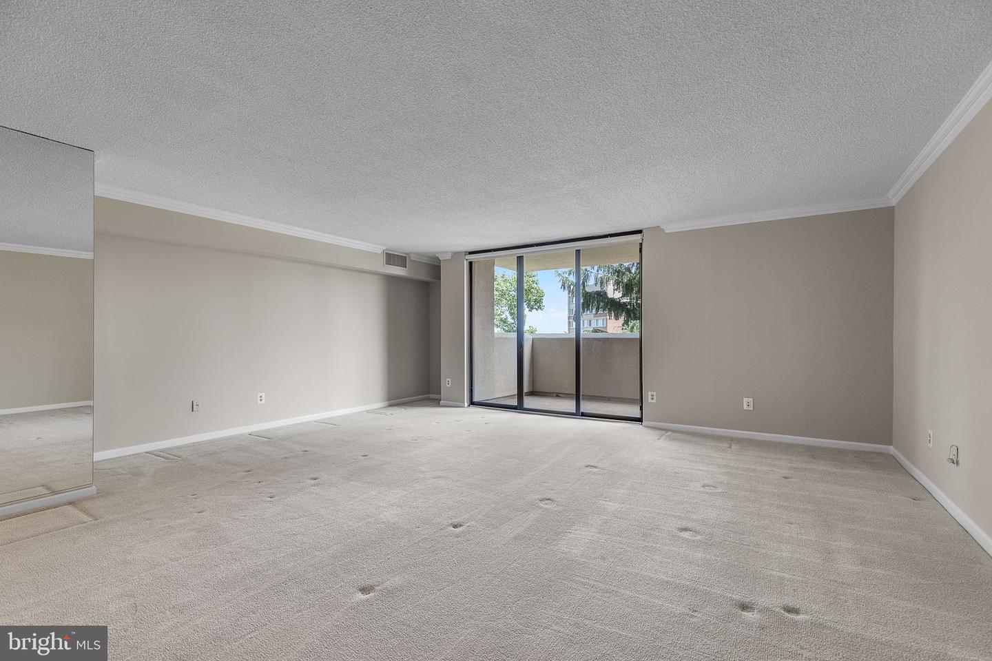 1101 S ARLINGTON RIDGE RD #214, ARLINGTON, Virginia 22202, 2 Bedrooms Bedrooms, ,2 BathroomsBathrooms,Residential,For sale,1101 S ARLINGTON RIDGE RD #214,VAAR2059894 MLS # VAAR2059894