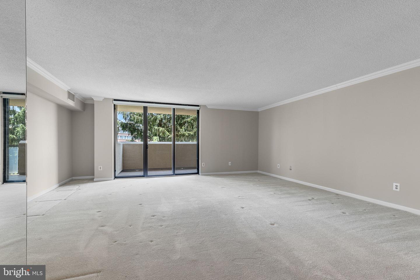 1101 S ARLINGTON RIDGE RD #214, ARLINGTON, Virginia 22202, 2 Bedrooms Bedrooms, ,2 BathroomsBathrooms,Residential,For sale,1101 S ARLINGTON RIDGE RD #214,VAAR2059894 MLS # VAAR2059894