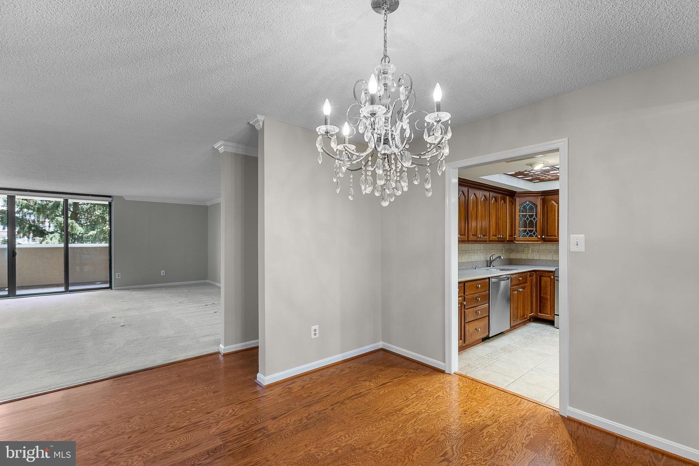 1101 S ARLINGTON RIDGE RD #214, ARLINGTON, Virginia 22202, 2 Bedrooms Bedrooms, ,2 BathroomsBathrooms,Residential,For sale,1101 S ARLINGTON RIDGE RD #214,VAAR2059894 MLS # VAAR2059894