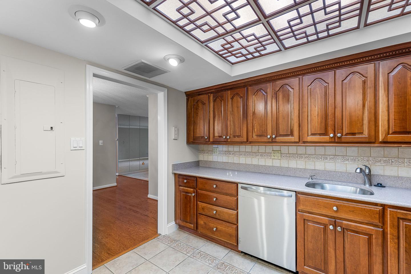 1101 S ARLINGTON RIDGE RD #214, ARLINGTON, Virginia 22202, 2 Bedrooms Bedrooms, ,2 BathroomsBathrooms,Residential,For sale,1101 S ARLINGTON RIDGE RD #214,VAAR2059894 MLS # VAAR2059894