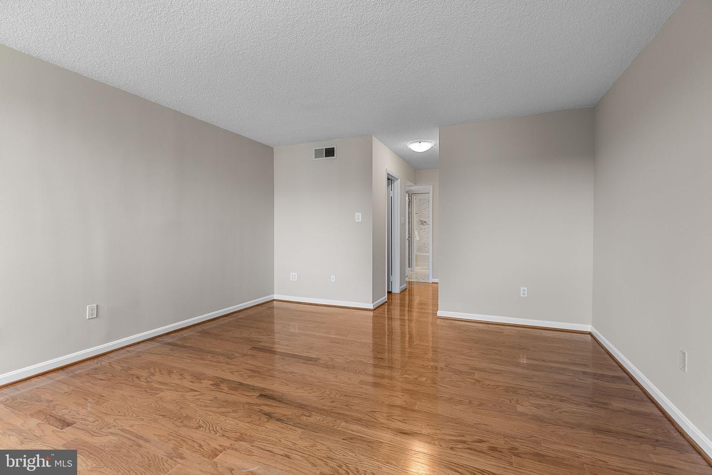 1101 S ARLINGTON RIDGE RD #214, ARLINGTON, Virginia 22202, 2 Bedrooms Bedrooms, ,2 BathroomsBathrooms,Residential,For sale,1101 S ARLINGTON RIDGE RD #214,VAAR2059894 MLS # VAAR2059894