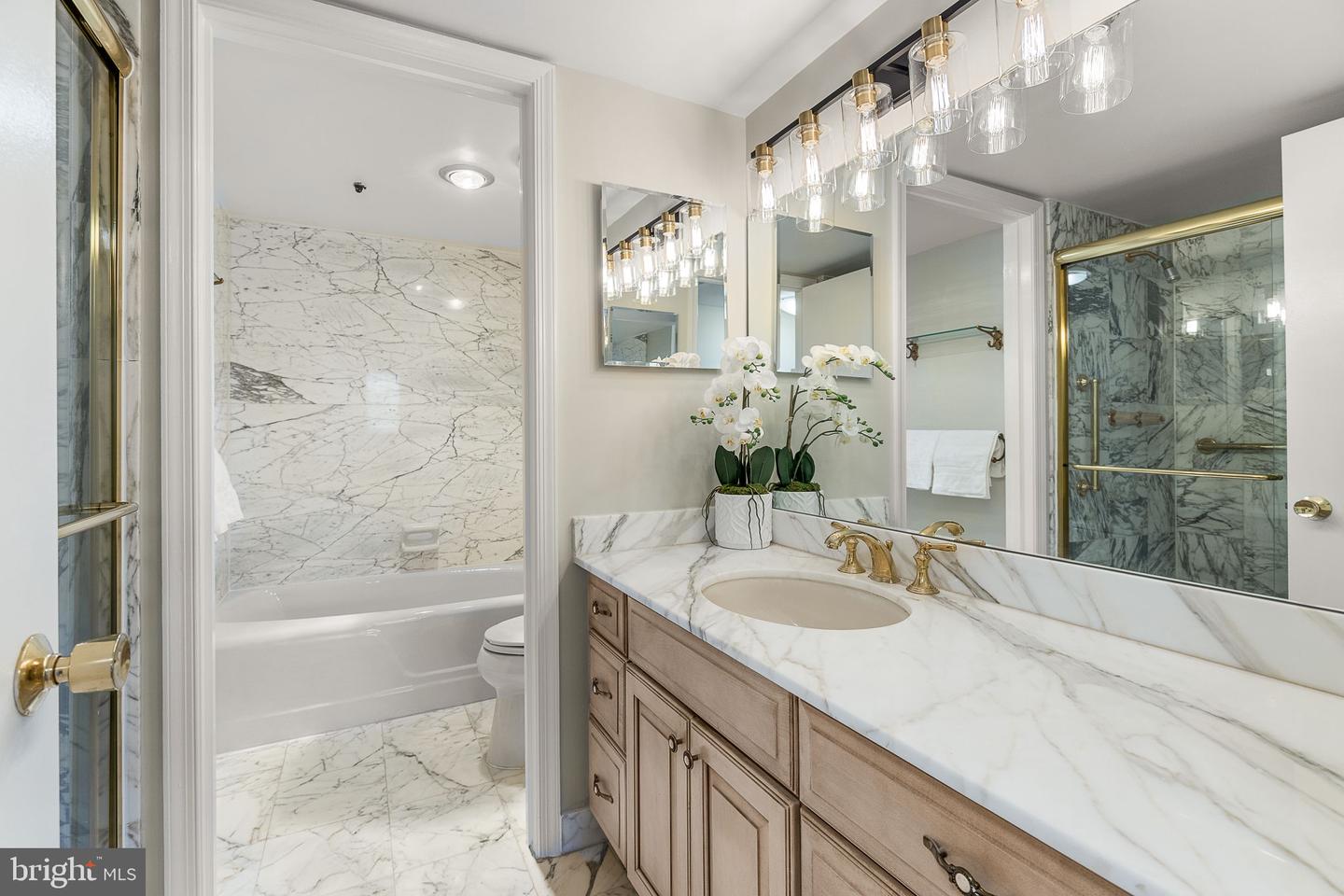 1101 S ARLINGTON RIDGE RD #214, ARLINGTON, Virginia 22202, 2 Bedrooms Bedrooms, ,2 BathroomsBathrooms,Residential,For sale,1101 S ARLINGTON RIDGE RD #214,VAAR2059894 MLS # VAAR2059894