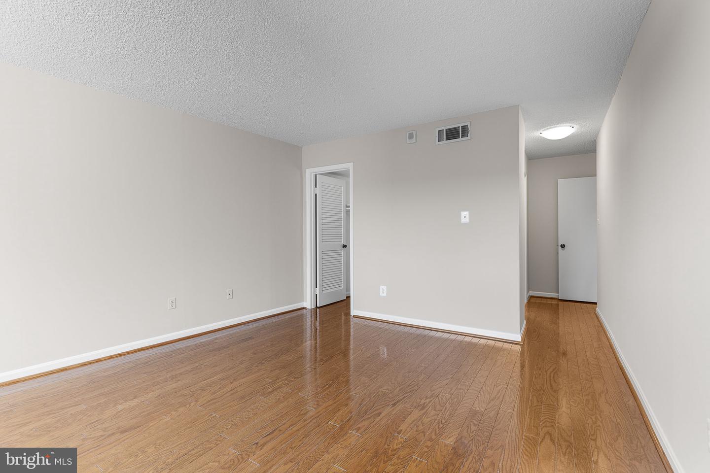 1101 S ARLINGTON RIDGE RD #214, ARLINGTON, Virginia 22202, 2 Bedrooms Bedrooms, ,2 BathroomsBathrooms,Residential,For sale,1101 S ARLINGTON RIDGE RD #214,VAAR2059894 MLS # VAAR2059894