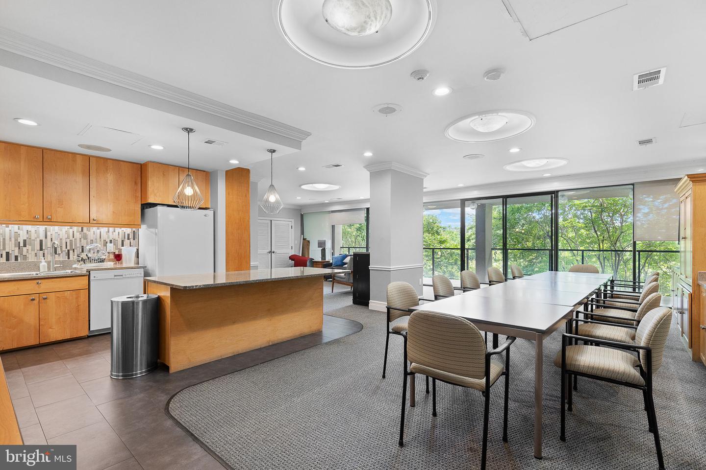 1101 S ARLINGTON RIDGE RD #214, ARLINGTON, Virginia 22202, 2 Bedrooms Bedrooms, ,2 BathroomsBathrooms,Residential,For sale,1101 S ARLINGTON RIDGE RD #214,VAAR2059894 MLS # VAAR2059894