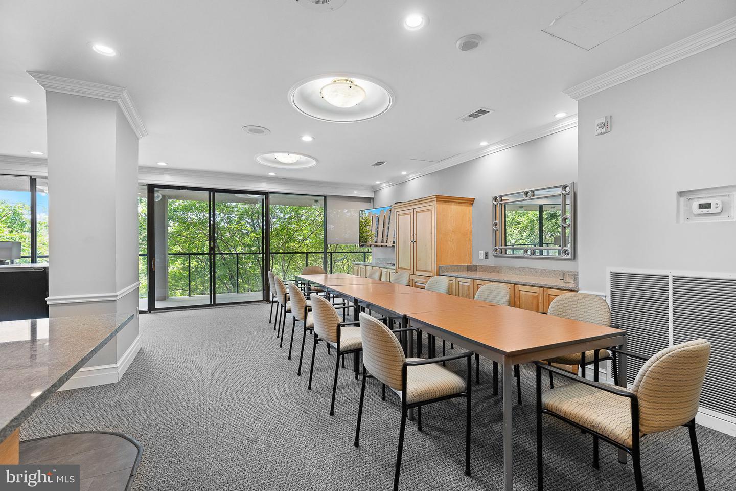 1101 S ARLINGTON RIDGE RD #214, ARLINGTON, Virginia 22202, 2 Bedrooms Bedrooms, ,2 BathroomsBathrooms,Residential,For sale,1101 S ARLINGTON RIDGE RD #214,VAAR2059894 MLS # VAAR2059894
