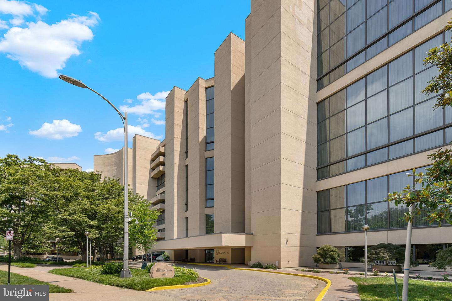 1101 S ARLINGTON RIDGE RD #214, ARLINGTON, Virginia 22202, 2 Bedrooms Bedrooms, ,2 BathroomsBathrooms,Residential,For sale,1101 S ARLINGTON RIDGE RD #214,VAAR2059894 MLS # VAAR2059894
