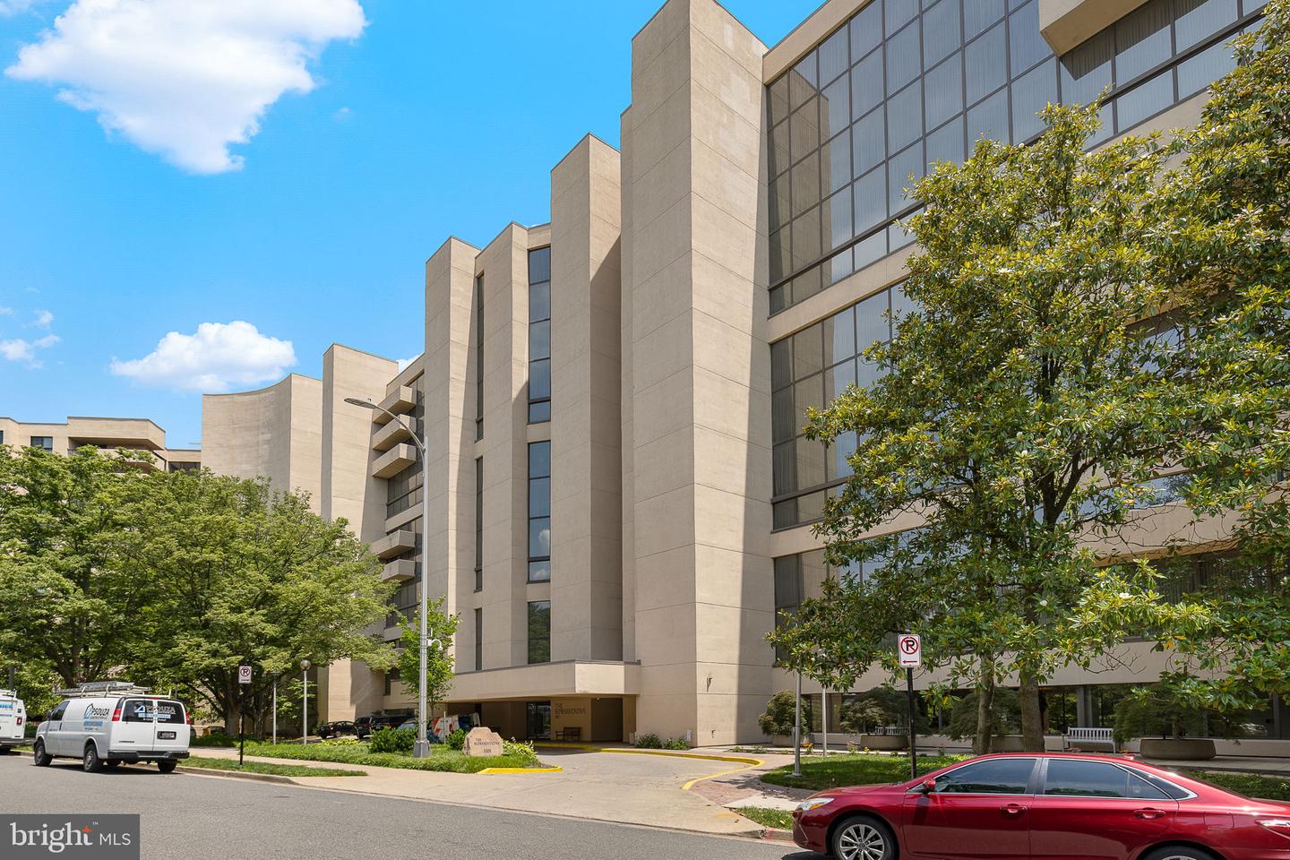 1101 S ARLINGTON RIDGE RD #214, ARLINGTON, Virginia 22202, 2 Bedrooms Bedrooms, ,2 BathroomsBathrooms,Residential,For sale,1101 S ARLINGTON RIDGE RD #214,VAAR2059894 MLS # VAAR2059894