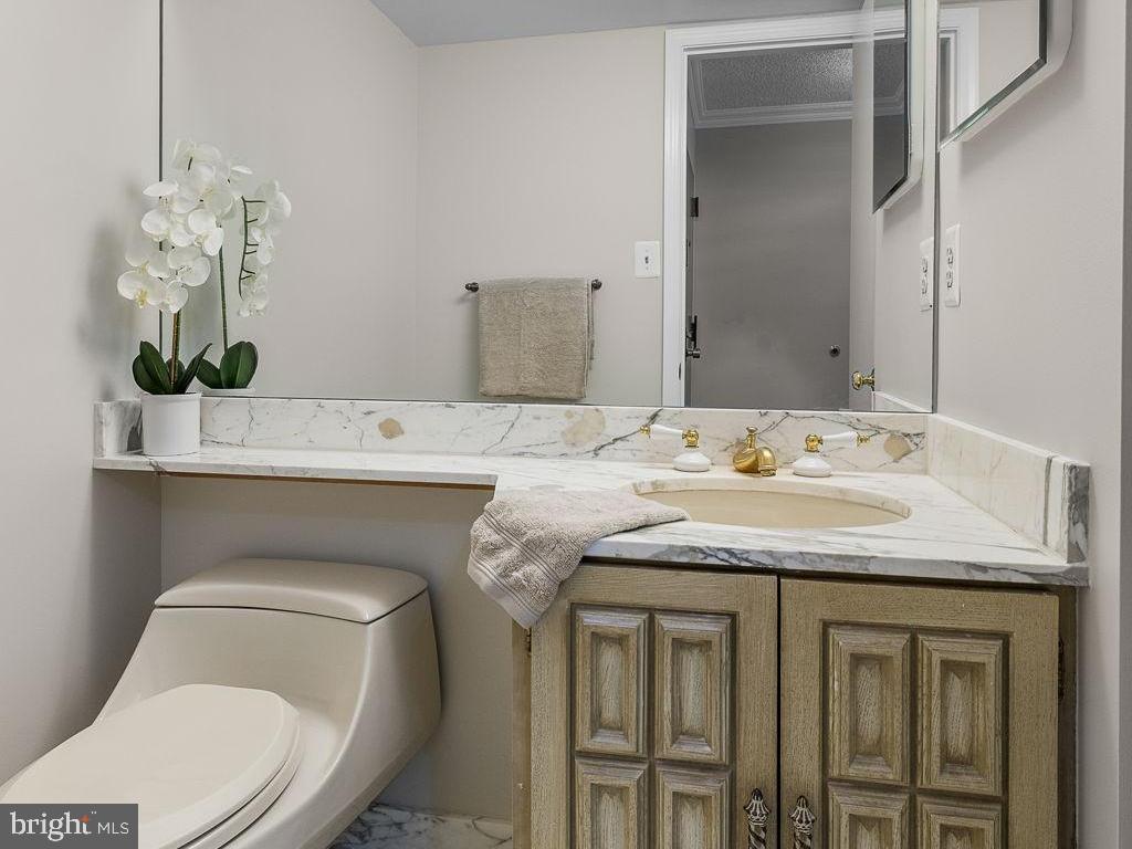 1101 S ARLINGTON RIDGE RD #214, ARLINGTON, Virginia 22202, 2 Bedrooms Bedrooms, ,2 BathroomsBathrooms,Residential,For sale,1101 S ARLINGTON RIDGE RD #214,VAAR2059894 MLS # VAAR2059894