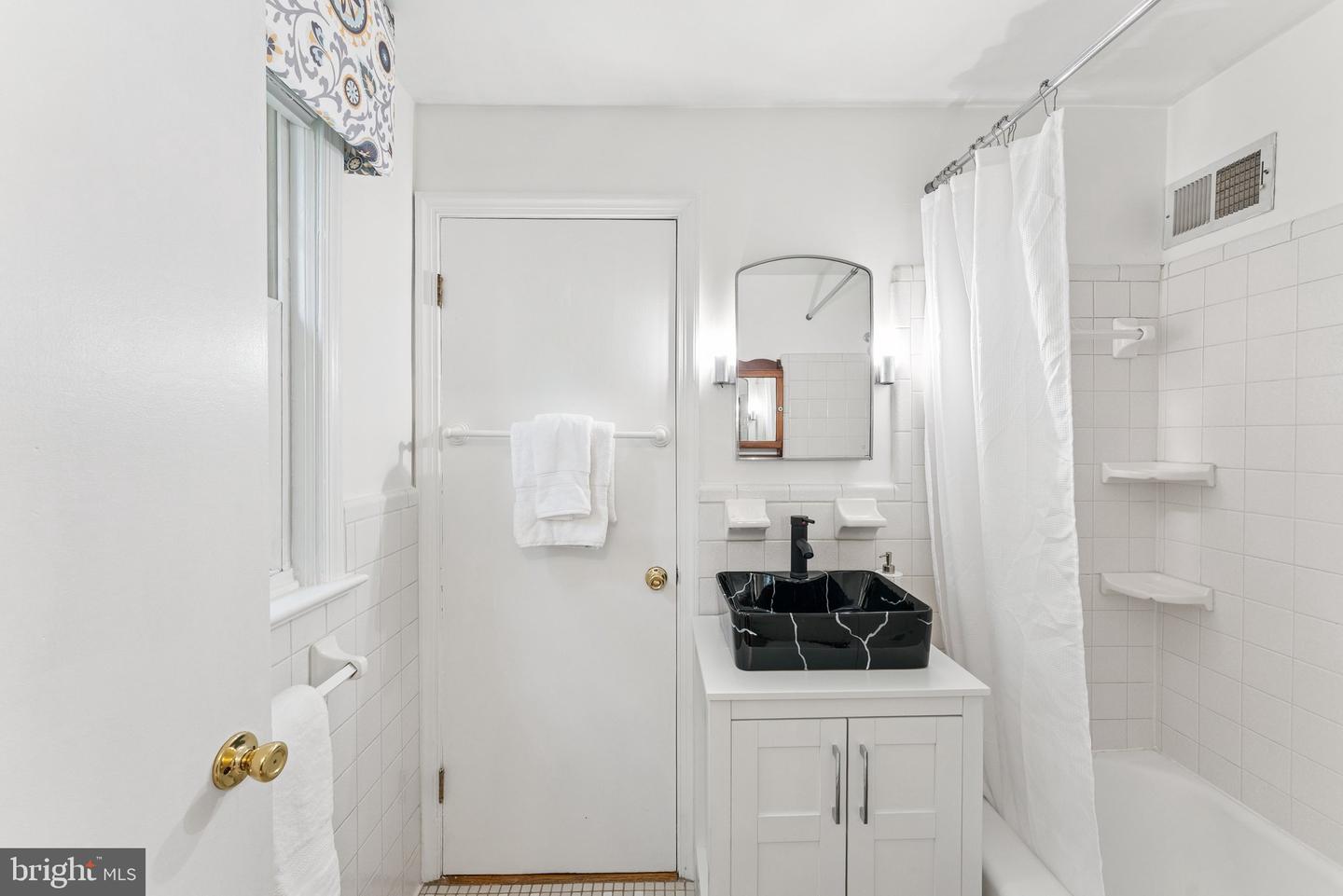 609 21ST ST S, ARLINGTON, Virginia 22202, 3 Bedrooms Bedrooms, ,3 BathroomsBathrooms,Residential,For sale,609 21ST ST S,VAAR2059896 MLS # VAAR2059896