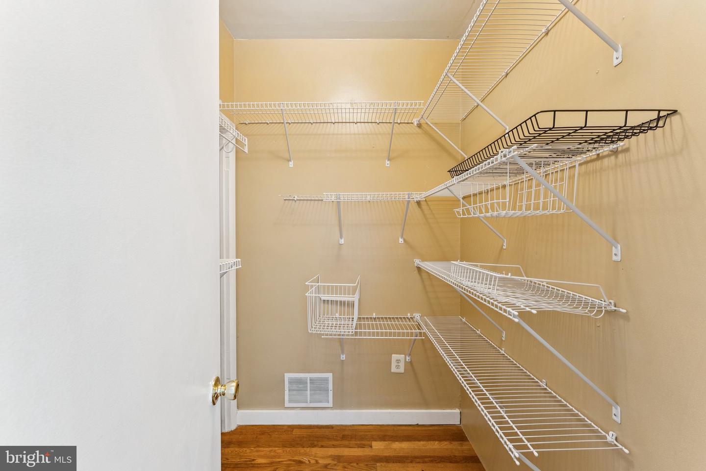 609 21ST ST S, ARLINGTON, Virginia 22202, 3 Bedrooms Bedrooms, ,3 BathroomsBathrooms,Residential,For sale,609 21ST ST S,VAAR2059896 MLS # VAAR2059896