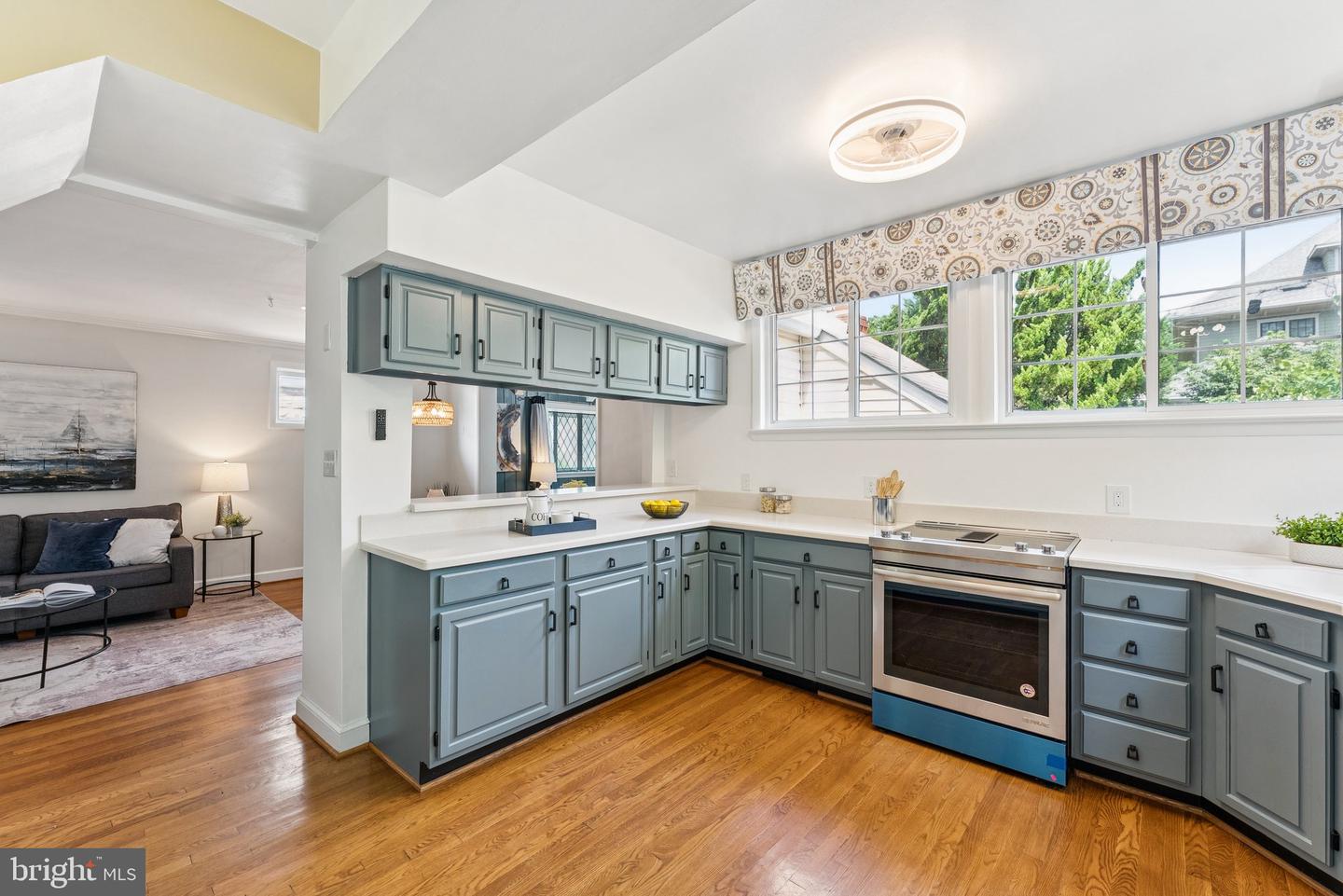 609 21ST ST S, ARLINGTON, Virginia 22202, 3 Bedrooms Bedrooms, ,3 BathroomsBathrooms,Residential,For sale,609 21ST ST S,VAAR2059896 MLS # VAAR2059896
