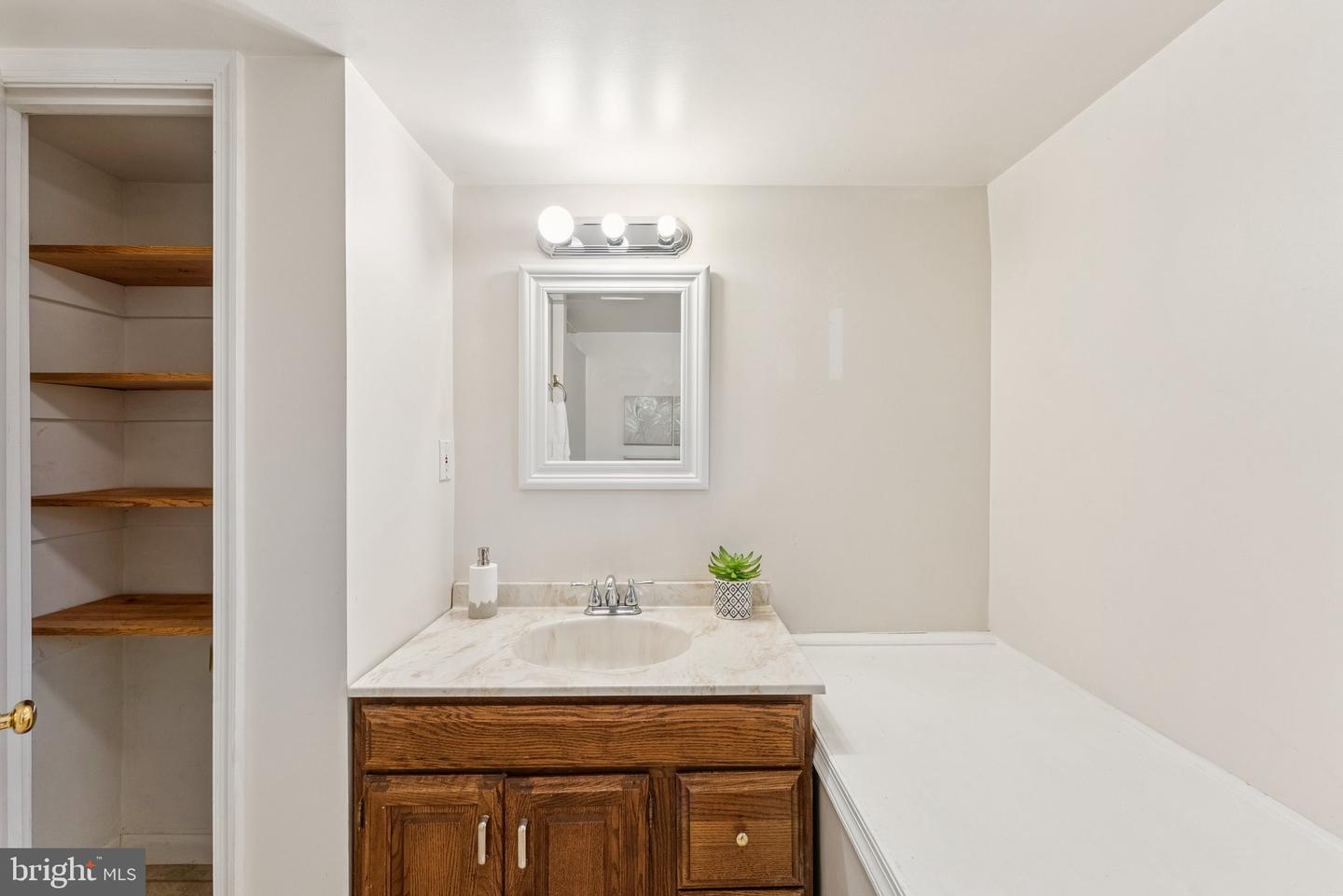 609 21ST ST S, ARLINGTON, Virginia 22202, 3 Bedrooms Bedrooms, ,3 BathroomsBathrooms,Residential,For sale,609 21ST ST S,VAAR2059896 MLS # VAAR2059896