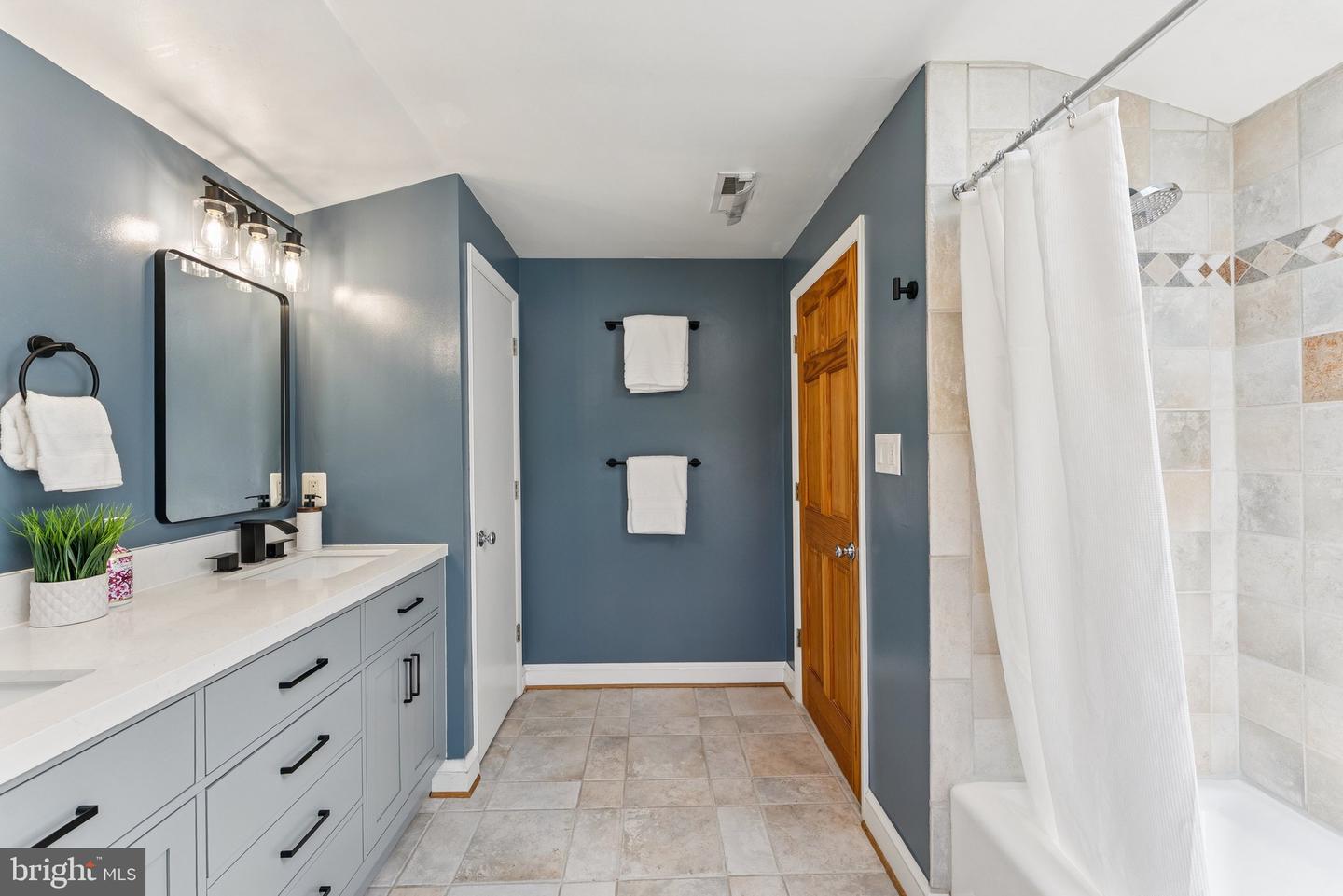 609 21ST ST S, ARLINGTON, Virginia 22202, 3 Bedrooms Bedrooms, ,3 BathroomsBathrooms,Residential,For sale,609 21ST ST S,VAAR2059896 MLS # VAAR2059896