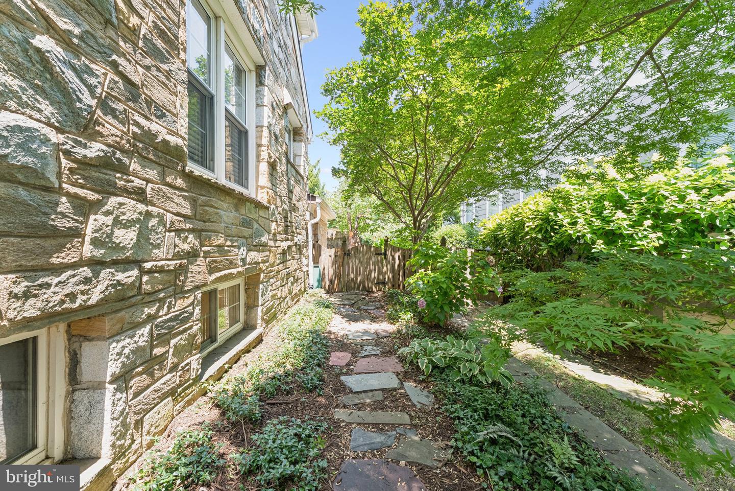 609 21ST ST S, ARLINGTON, Virginia 22202, 3 Bedrooms Bedrooms, ,3 BathroomsBathrooms,Residential,For sale,609 21ST ST S,VAAR2059896 MLS # VAAR2059896