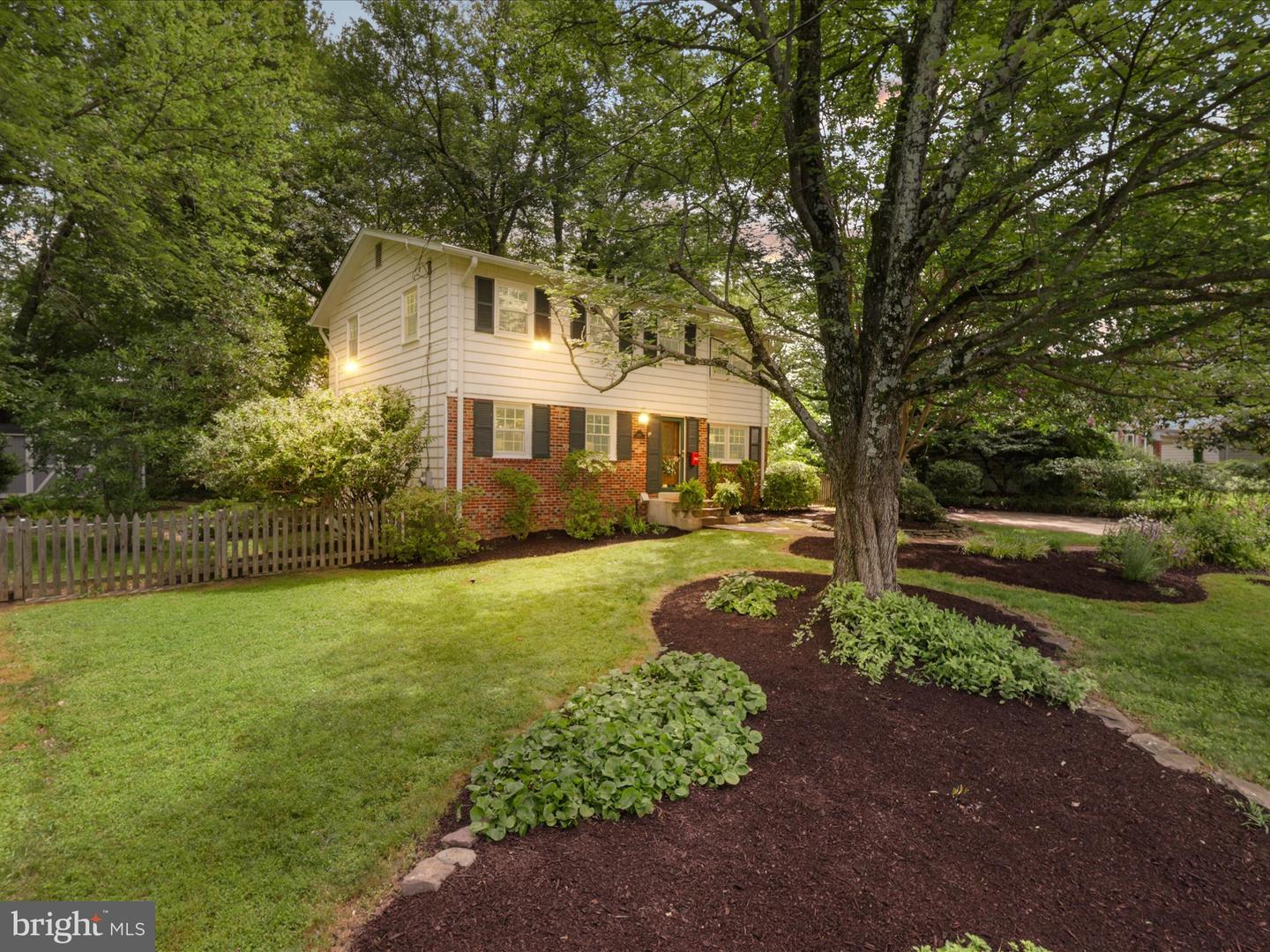 8303 CARNEGIE DR, VIENNA, Virginia 22180, 4 Bedrooms Bedrooms, ,3 BathroomsBathrooms,Residential,For sale,8303 CARNEGIE DR,VAFX2250996 MLS # VAFX2250996
