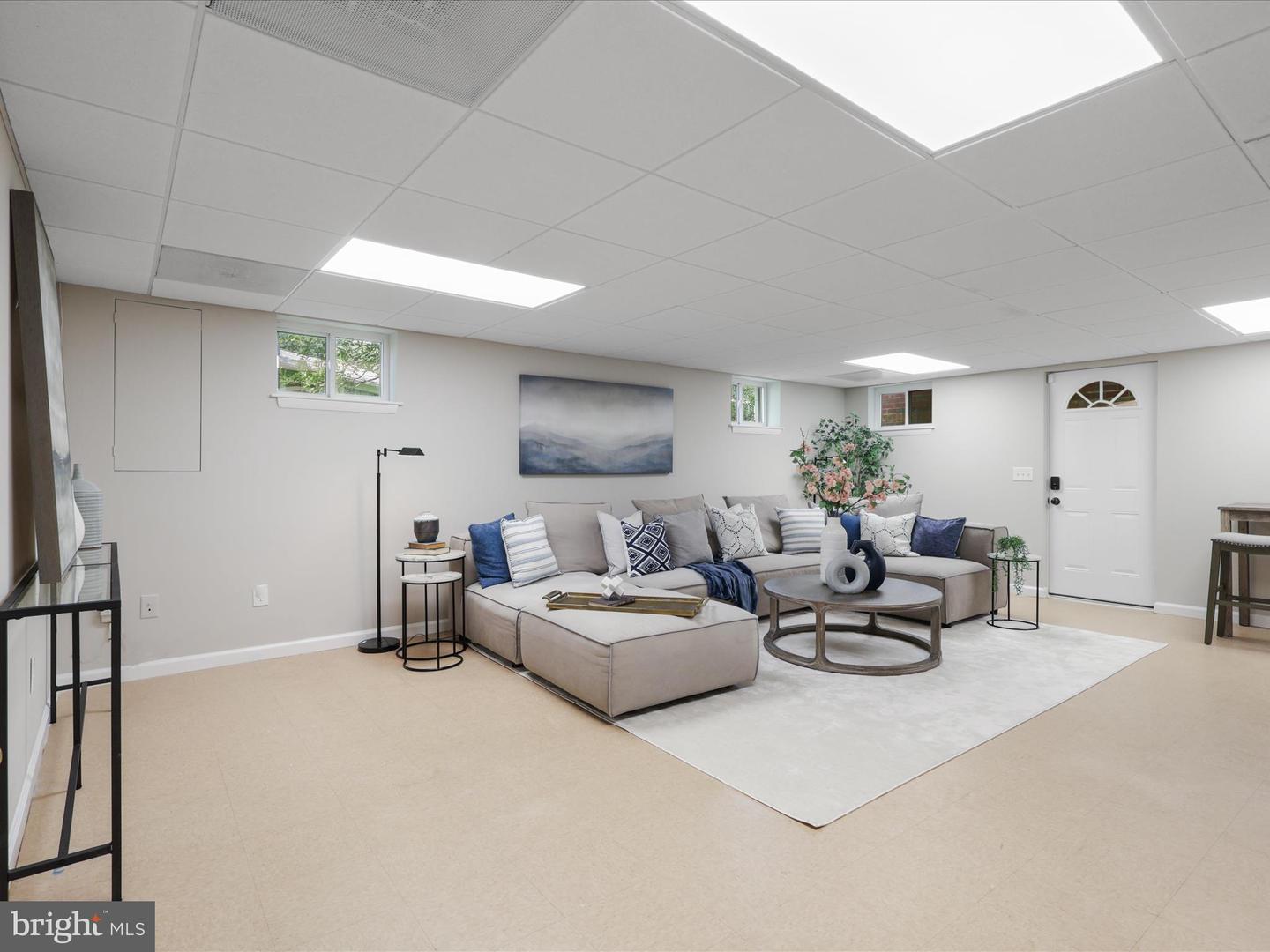 8303 CARNEGIE DR, VIENNA, Virginia 22180, 4 Bedrooms Bedrooms, ,3 BathroomsBathrooms,Residential,For sale,8303 CARNEGIE DR,VAFX2250996 MLS # VAFX2250996