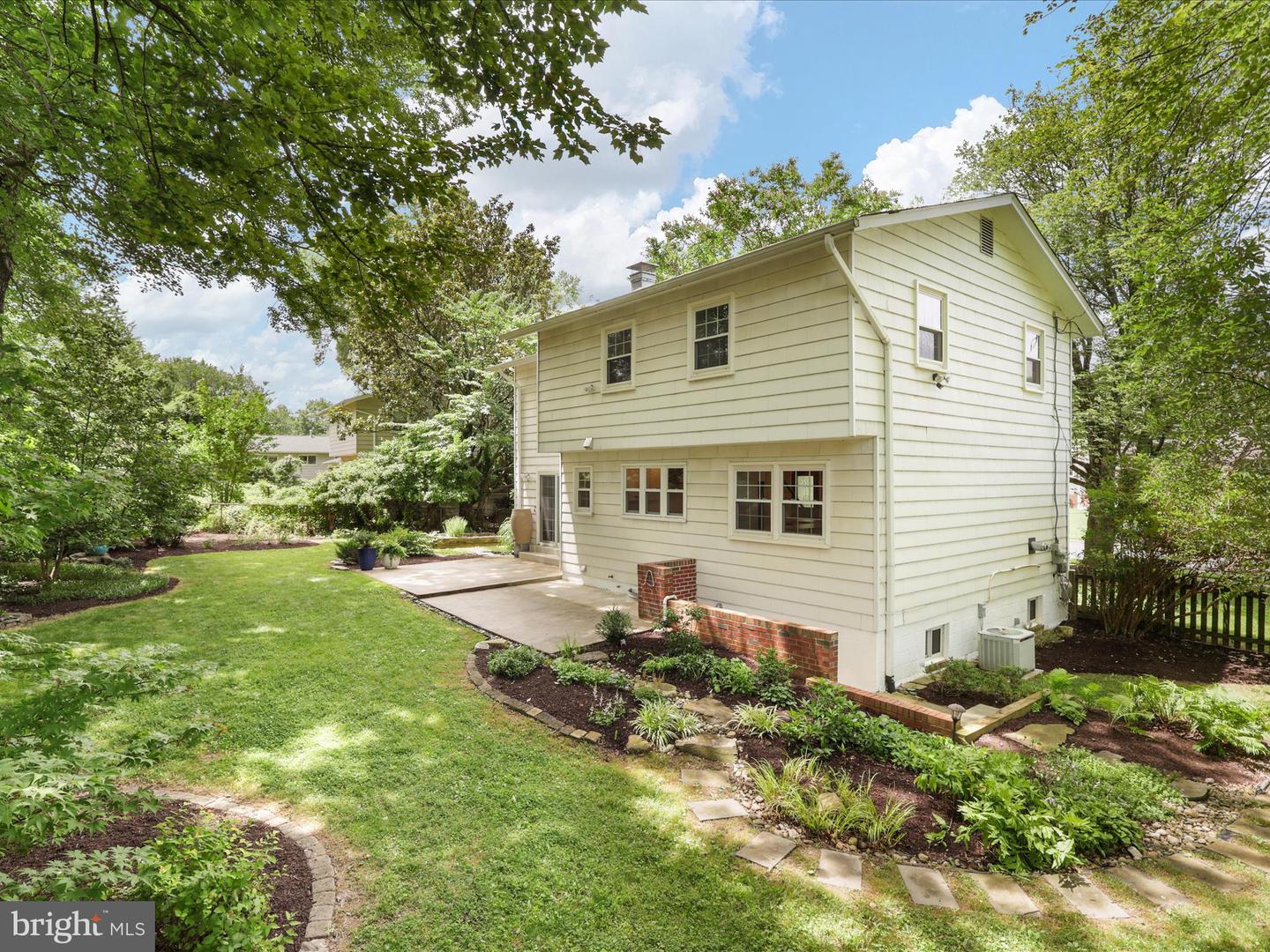 8303 CARNEGIE DR, VIENNA, Virginia 22180, 4 Bedrooms Bedrooms, ,3 BathroomsBathrooms,Residential,For sale,8303 CARNEGIE DR,VAFX2250996 MLS # VAFX2250996
