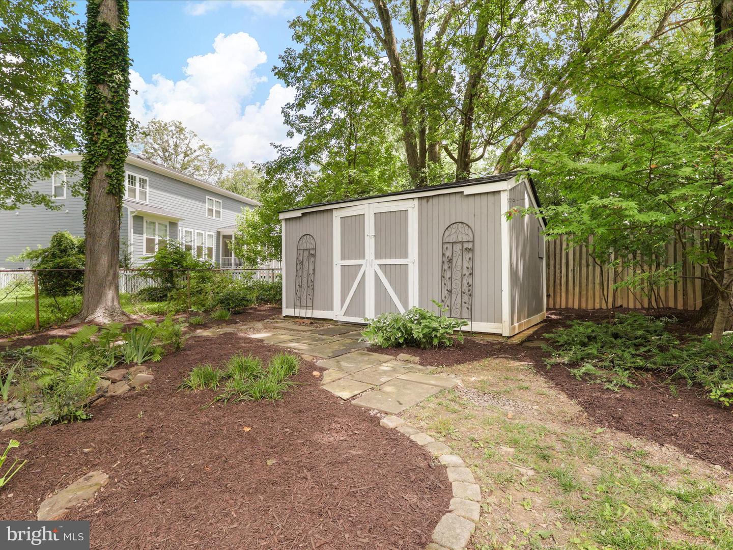 8303 CARNEGIE DR, VIENNA, Virginia 22180, 4 Bedrooms Bedrooms, ,3 BathroomsBathrooms,Residential,For sale,8303 CARNEGIE DR,VAFX2250996 MLS # VAFX2250996