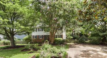 8303 CARNEGIE DR, VIENNA, Virginia 22180, 4 Bedrooms Bedrooms, ,3 BathroomsBathrooms,Residential,For sale,8303 CARNEGIE DR,VAFX2250996 MLS # VAFX2250996