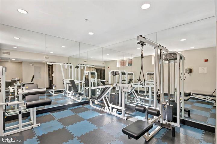 1800 WILSON BLVD #305, ARLINGTON, Virginia 22209, 1 Bedroom Bedrooms, ,1 BathroomBathrooms,Residential,For sale,1800 WILSON BLVD #305,VAAR2059922 MLS # VAAR2059922