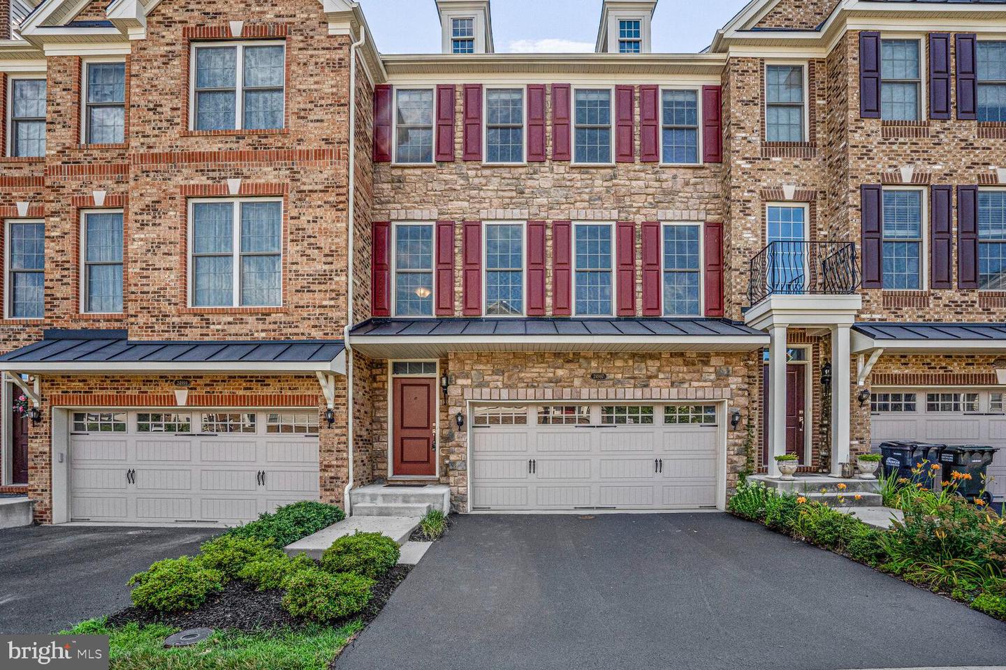 24997 CAMBRIDGE HILL TER, CHANTILLY, Virginia 20152, 3 Bedrooms Bedrooms, ,3 BathroomsBathrooms,Residential,For sale,24997 CAMBRIDGE HILL TER,VALO2100736 MLS # VALO2100736
