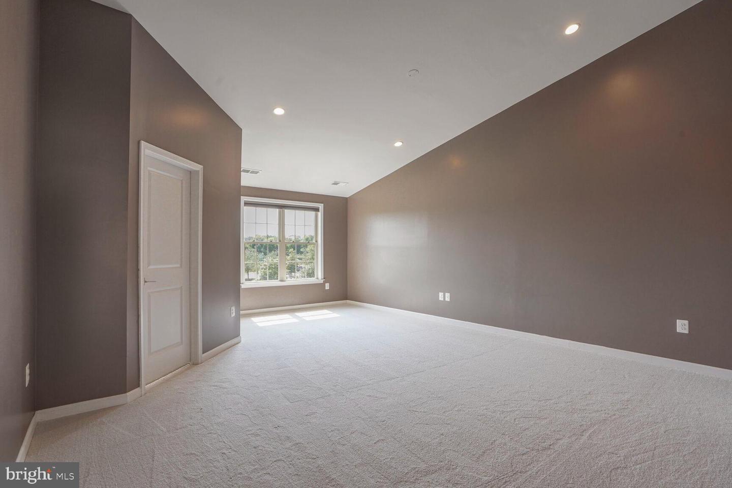 24997 CAMBRIDGE HILL TER, CHANTILLY, Virginia 20152, 3 Bedrooms Bedrooms, ,3 BathroomsBathrooms,Residential,For sale,24997 CAMBRIDGE HILL TER,VALO2100736 MLS # VALO2100736