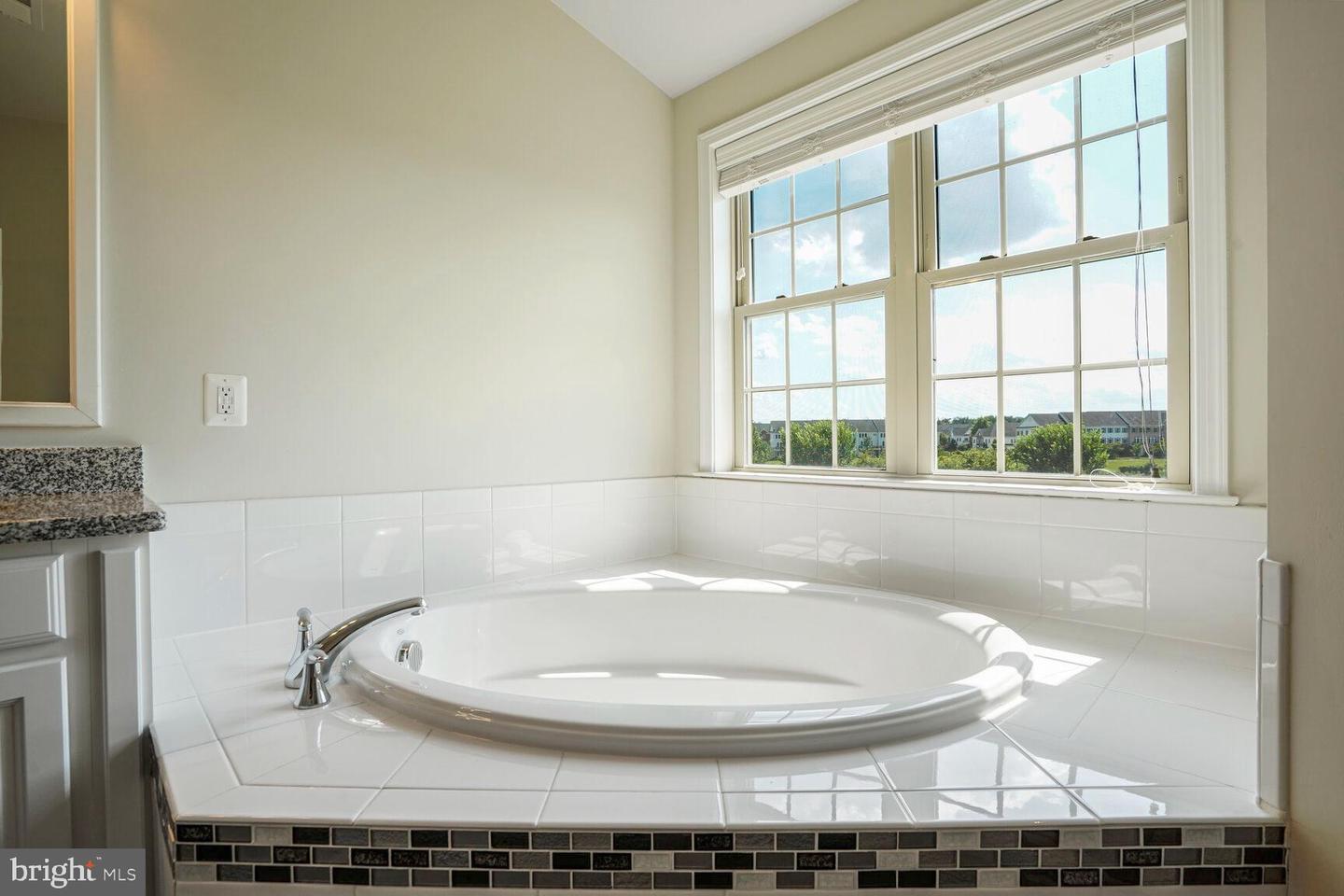 24997 CAMBRIDGE HILL TER, CHANTILLY, Virginia 20152, 3 Bedrooms Bedrooms, ,3 BathroomsBathrooms,Residential,For sale,24997 CAMBRIDGE HILL TER,VALO2100736 MLS # VALO2100736