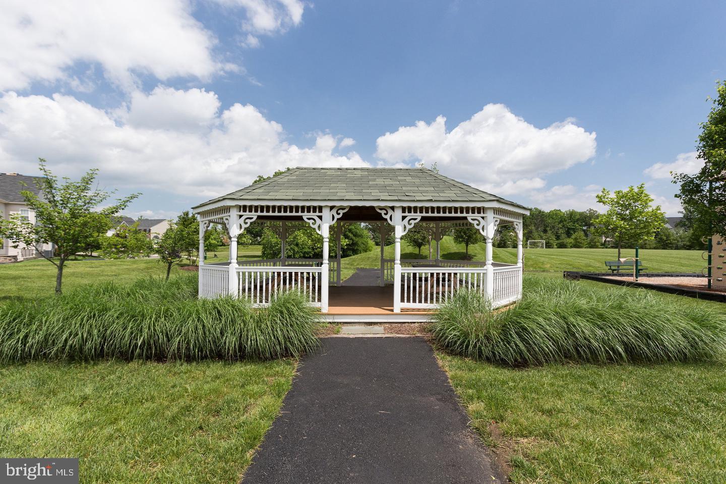 24997 CAMBRIDGE HILL TER, CHANTILLY, Virginia 20152, 3 Bedrooms Bedrooms, ,3 BathroomsBathrooms,Residential,For sale,24997 CAMBRIDGE HILL TER,VALO2100736 MLS # VALO2100736