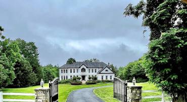 401 WALKER RD, GREAT FALLS, Virginia 22066, 4 Bedrooms Bedrooms, ,4 BathroomsBathrooms,Residential,For sale,401 WALKER RD,VAFX2252420 MLS # VAFX2252420