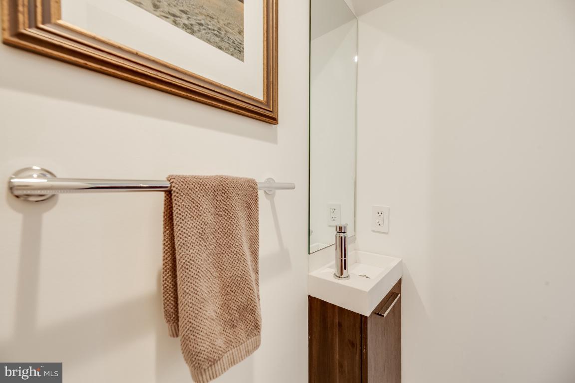 609 MARYLAND AVE NE #4, WASHINGTON, District Of Columbia 20002, 4 Bedrooms Bedrooms, ,4 BathroomsBathrooms,Residential,For sale,609 MARYLAND AVE NE #4,DCDC2208648 MLS # DCDC2208648